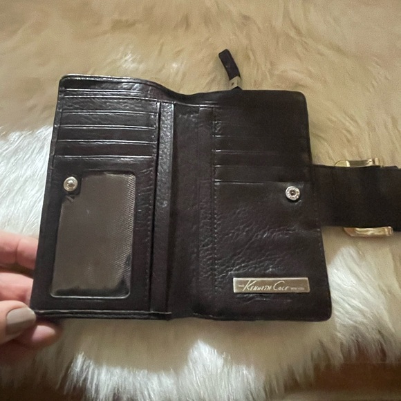 Kenneth Cole leather wallet - Picture 3 of 14
